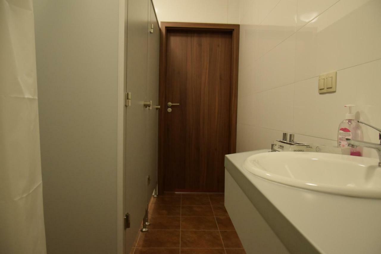 Botanik Hostel Познань Экстерьер фото