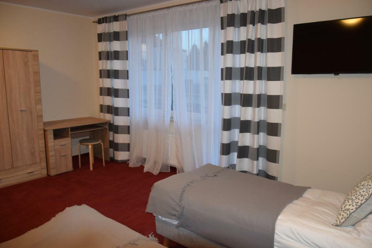 Botanik Hostel Познань Экстерьер фото