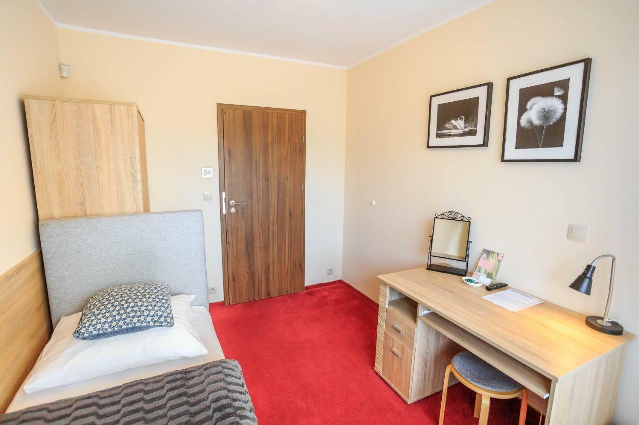 Botanik Hostel Познань Экстерьер фото