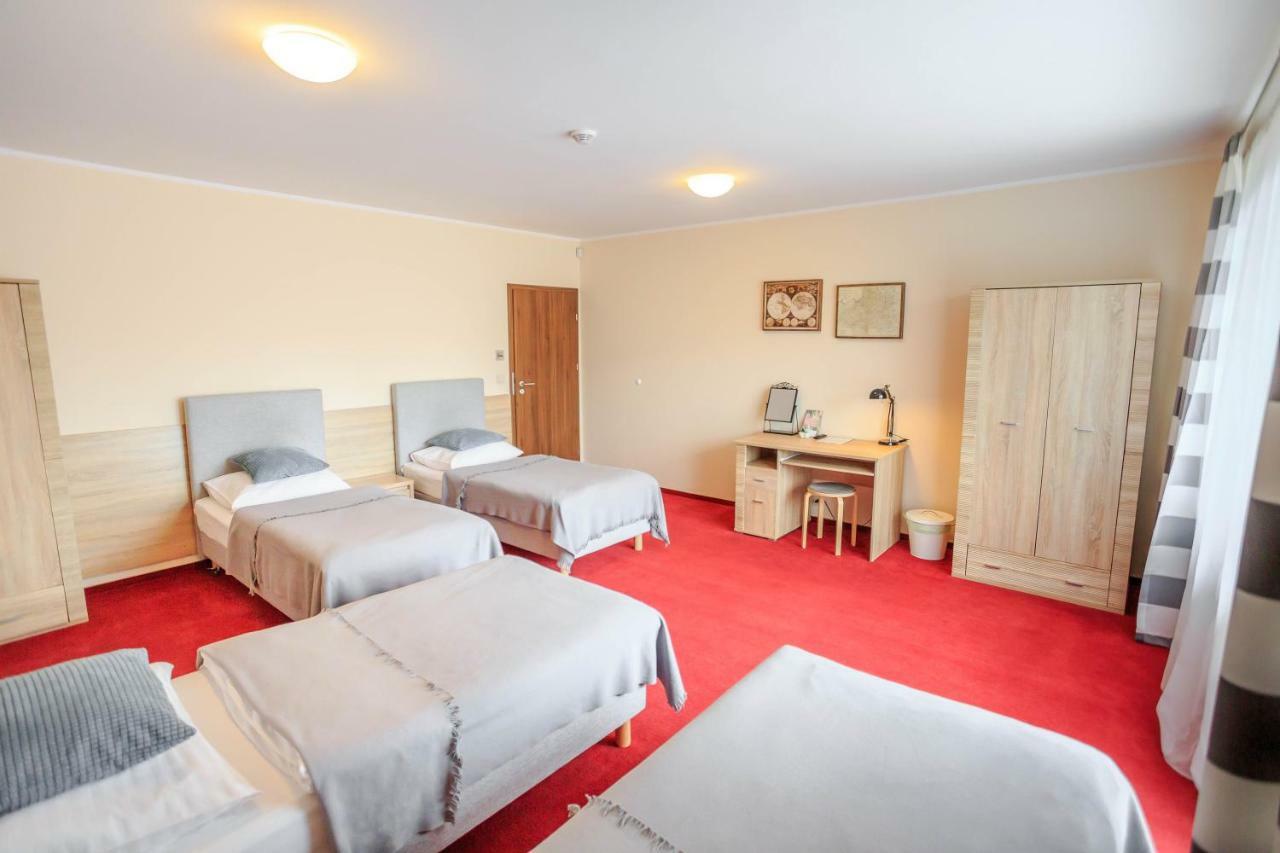 Botanik Hostel Познань Экстерьер фото