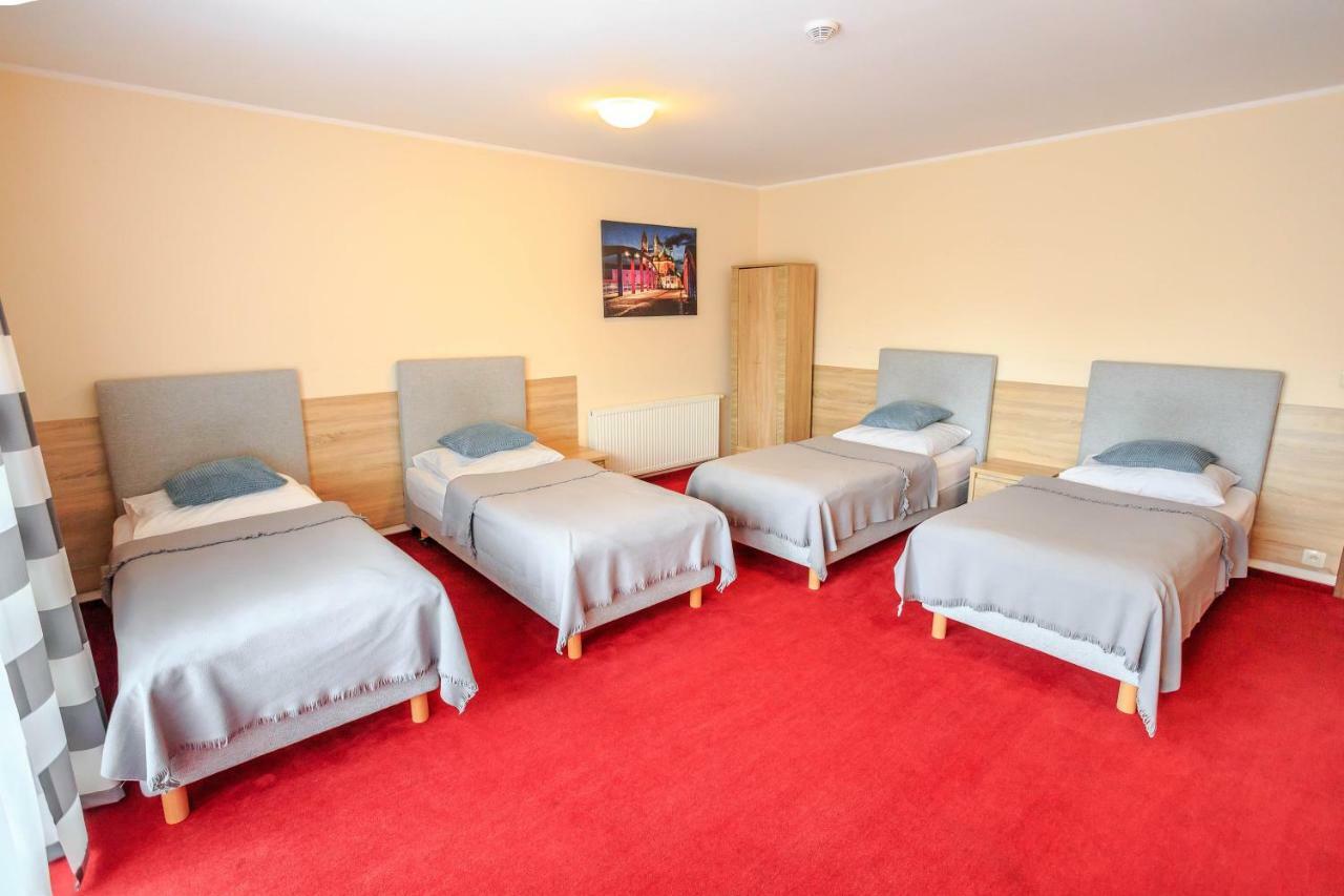 Botanik Hostel Познань Экстерьер фото